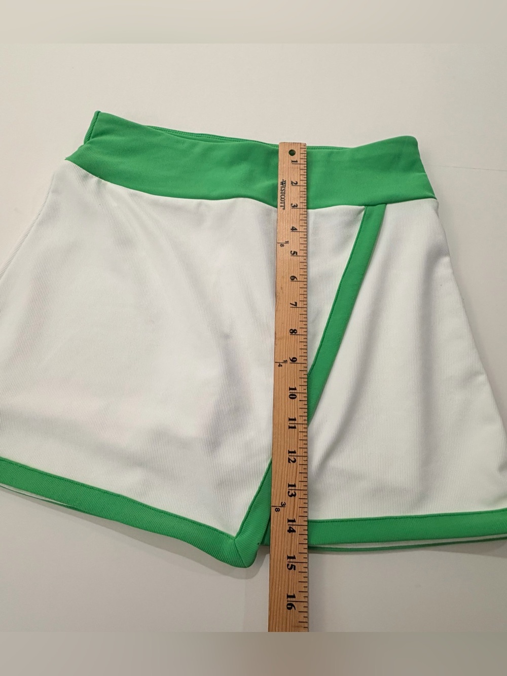 Green & White Tennis Golf Skort Size P/S Built-In Shorts - Picture 7 of 7